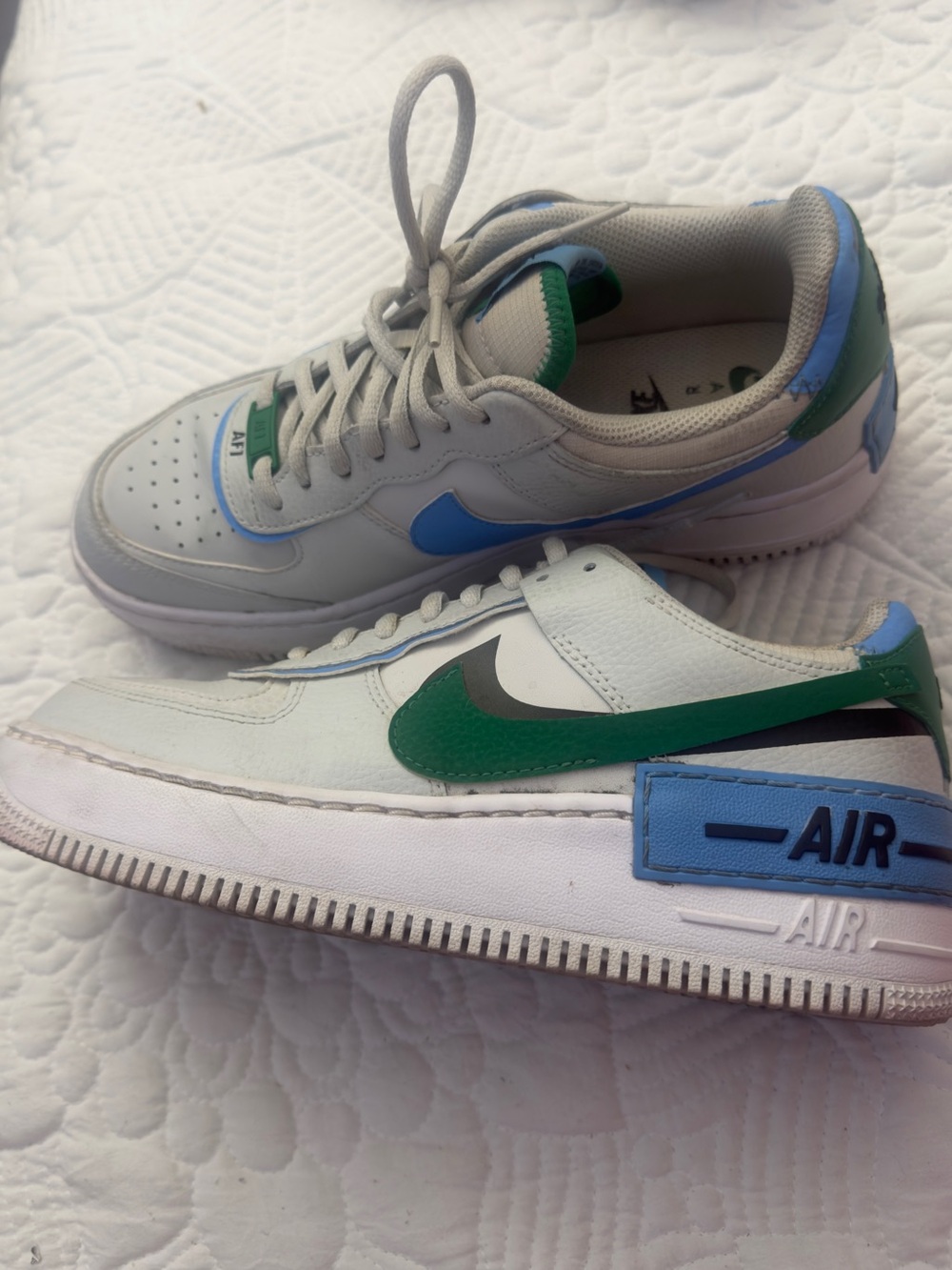 Nike Kids Low-Top Sneakers in White with Blue & Green Accents